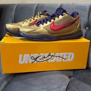 NIKE KOBE V PROTRO UNDEFEATED HALL OF FAME